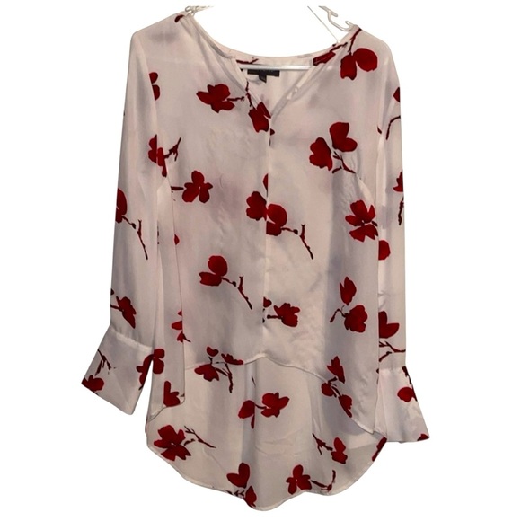 🌹THE LIMITED FLORAL HI-LOW BLOUSE - Picture 1 of 7